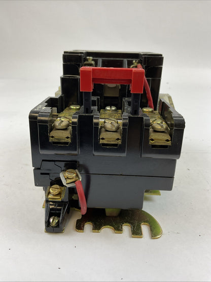 SQUARE D 8536SBG2 SIZE 0 STARTER 600VAC 5HP B4.15 HEATERS 31041-400-42 COIL 120V