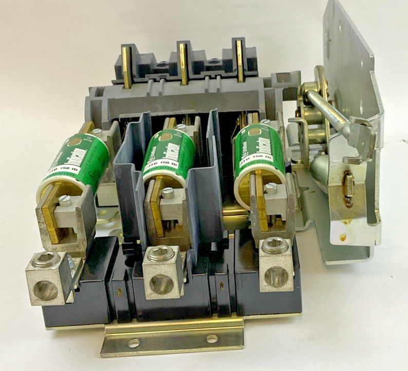 ALLEN BRADLEY 1494V-DS200 DISCONNECT SWITCH 200A 600VAC SER.D