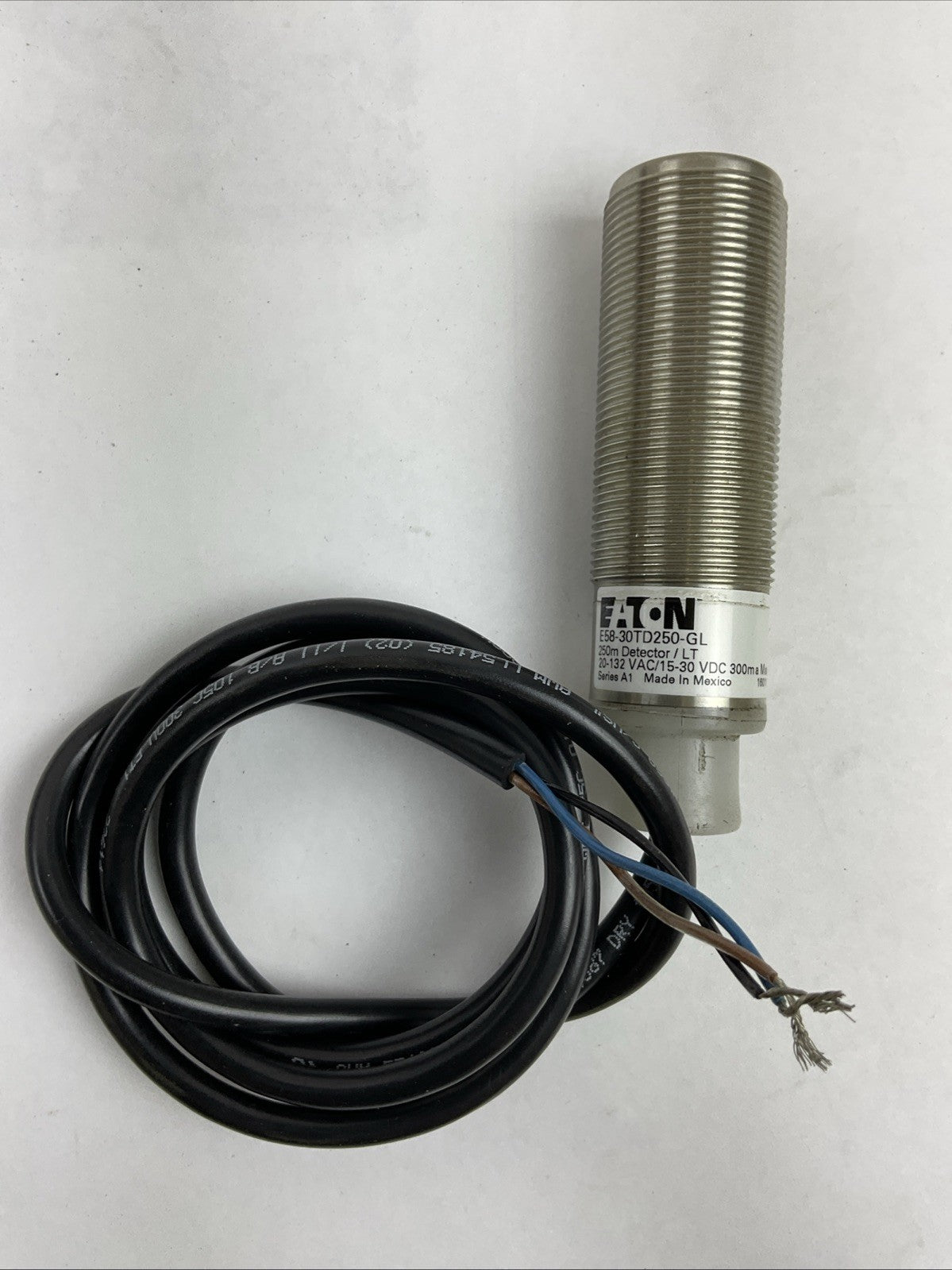 CUTLER HAMMER E58-30TD250-GL PHOTOELECTRIC SENSOR 20-132VAC 15-30VDC 300ma