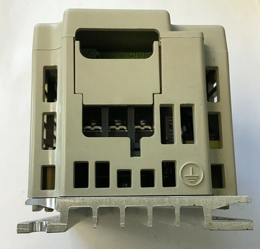 OMRON 3G3JV SYSDRIVE INVERTER 200V 3PH 0.2KW COVER IS LOOSE CLIPS **PARTS ONLY**