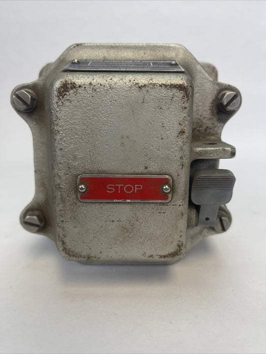 SQUARE D CLASS 9001 TYPE GR-103 SER A PUSHBUTTON STOP STATION 600VAC