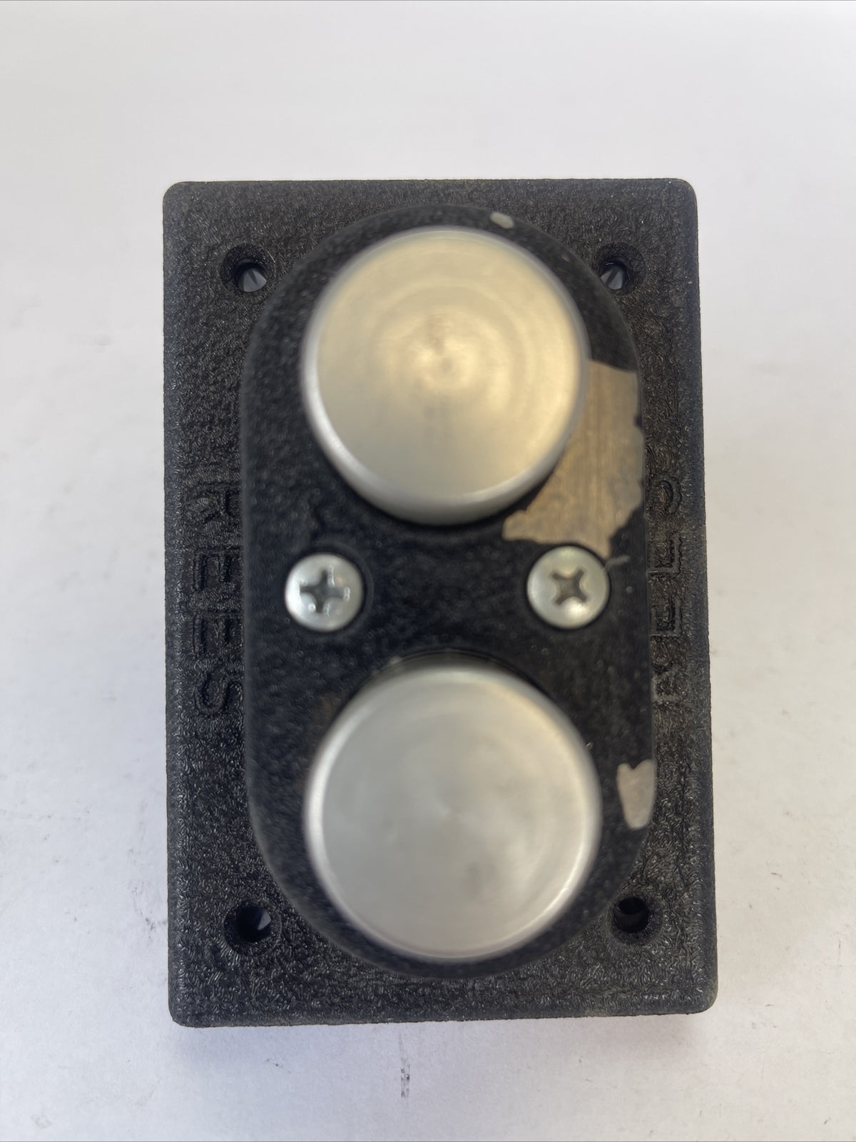 REES 03924-000 CONTROL PUSHBUTTON SWITCH 600VAC 250VDC SAME POLARITY ONLY