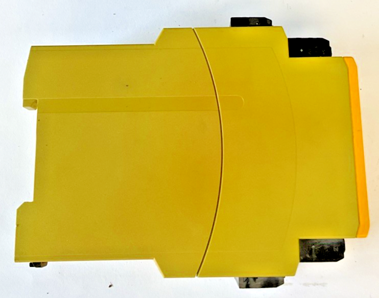 PILZ PNOZ X8P 120VAC 3N/0 2N/C 2SO SAFETY RELAY 120VAC 50-60HZ  6.5VA