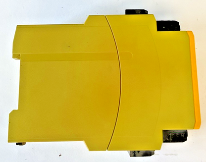 PILZ PNOZ X8P 120VAC 3N/0 2N/C 2SO SAFETY RELAY 120VAC 50-60HZ  6.5VA