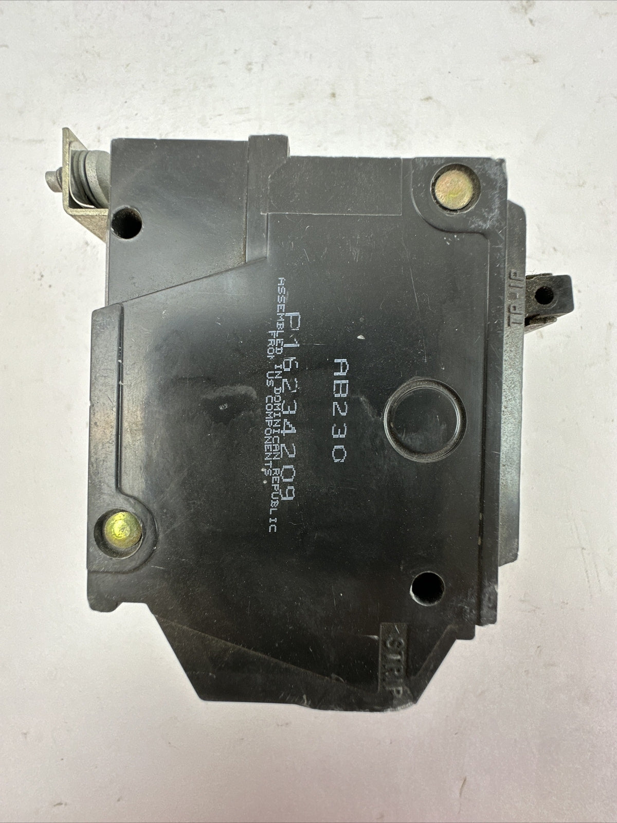 GE THQB2130 CIRCUIT BREAKER 30AMP 2POLE 120/240VAC HAS CRACKED/CHIPPED PLASTIC