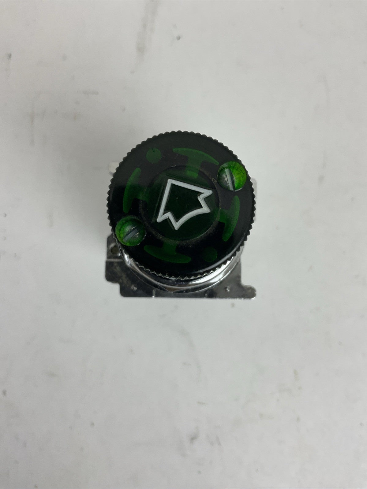 CUTLER HAMMER 10250ED1117-3KG ILLUMINATED SELECTOR SWITCH 3 POS GREEN KNOB 120V
