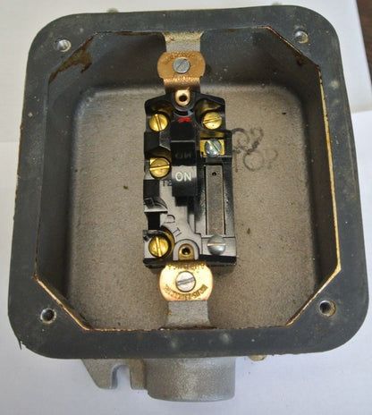 ARROW HART RL-21-W MANUAL STARTER, TOGGLE OPERATED - NEMA 4 WATER-TIGHT 115/230V