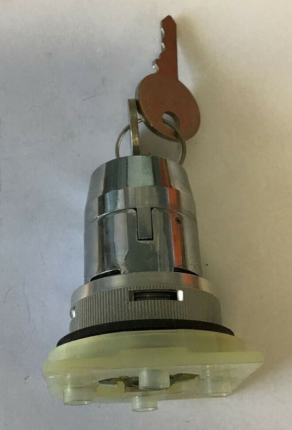 SQUARE D 9001 TS-9K5 NQ1101 SELECTOR SWITCH 3POS KEY OPERATED SER.A