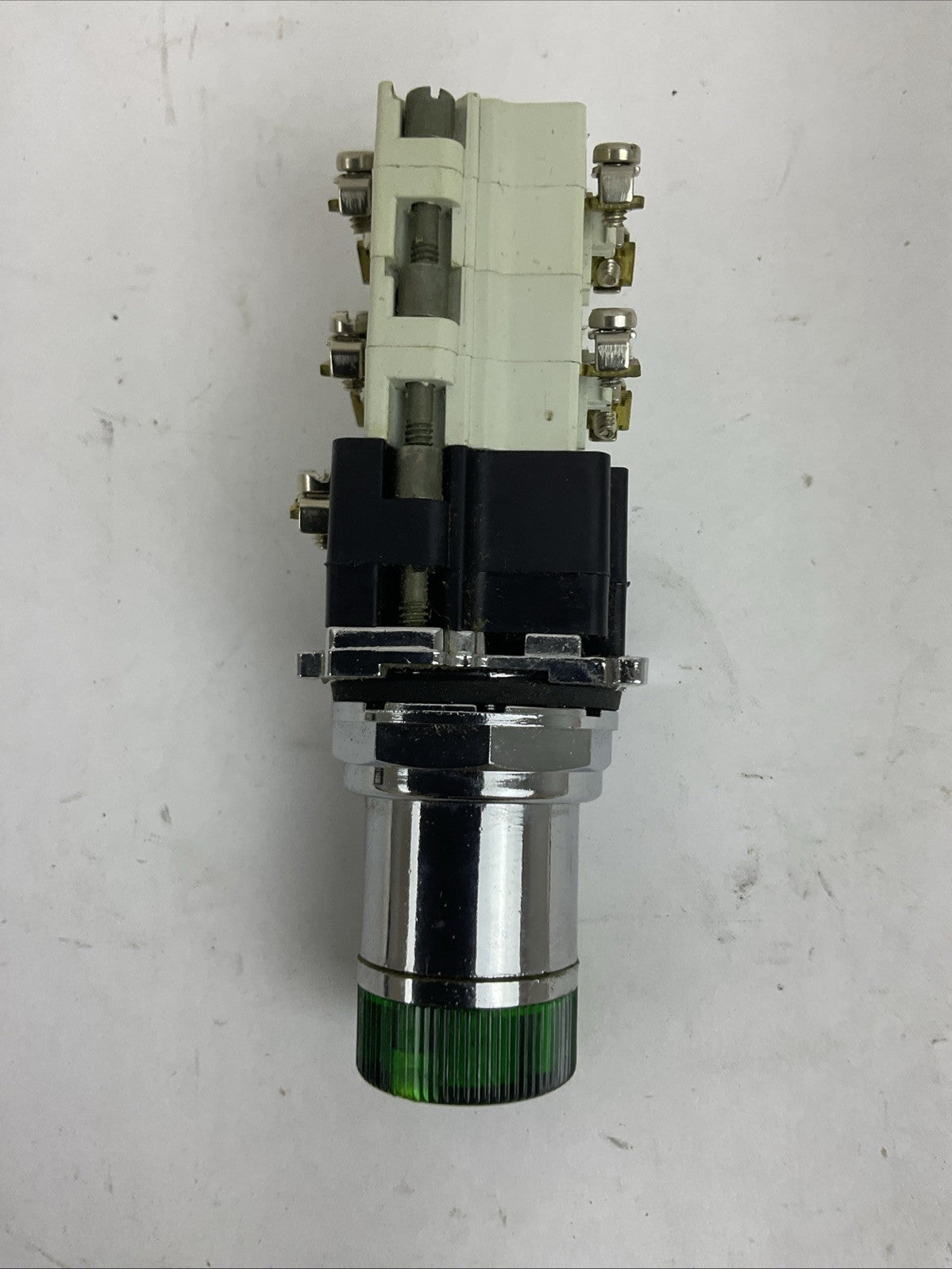 CUTLER HAMMER 10250ED1117-3KG ILLUMINATED SELECTOR SWITCH 3 POS GREEN KNOB 120V