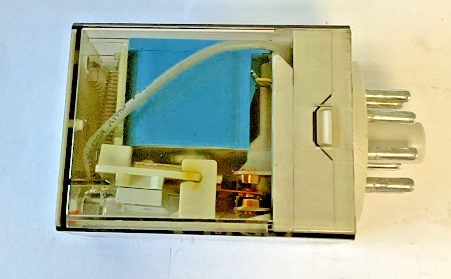 ALLEN BRADLEY 700-HA32Z24 SER D  RELAY  250VAC 10A 30VDC****LOTOF2****