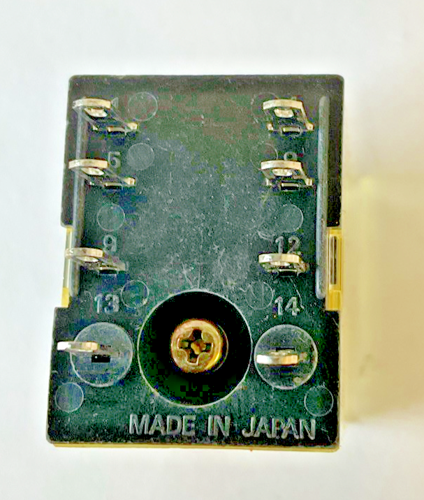 OMRON MY2N-D2 RELAY 24VDC 250VAC ***LOTOF4***
