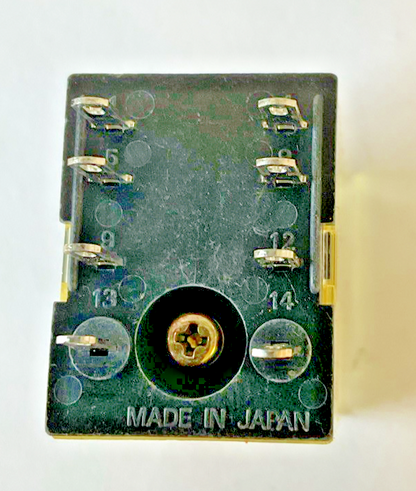 OMRON MY2N-D2 RELAY 24VDC 250VAC ***LOTOF4***