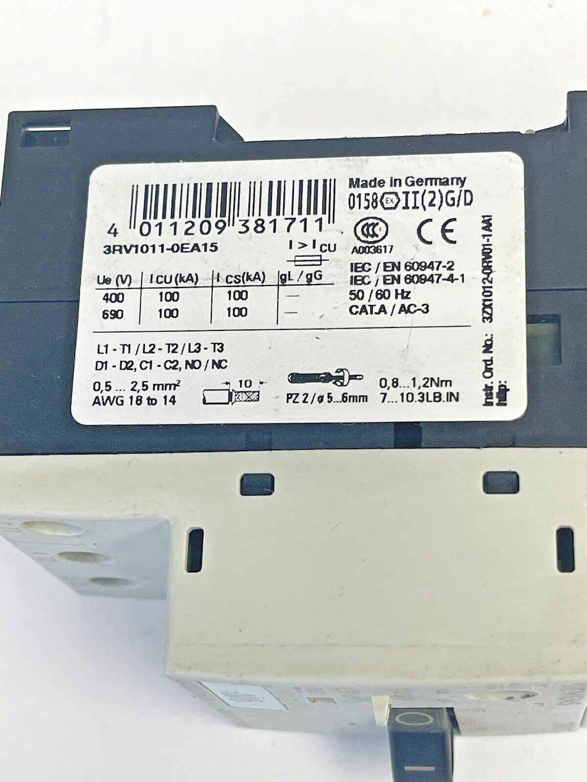 SIEMENS - 3RV1011-0EA15 & 3RV1901-1E-CIRCUIT BREAKER W/ SWITCH TRANSVERSE