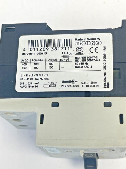 SIEMENS - 3RV1011-0EA15 & 3RV1901-1E-CIRCUIT BREAKER W/ SWITCH TRANSVERSE