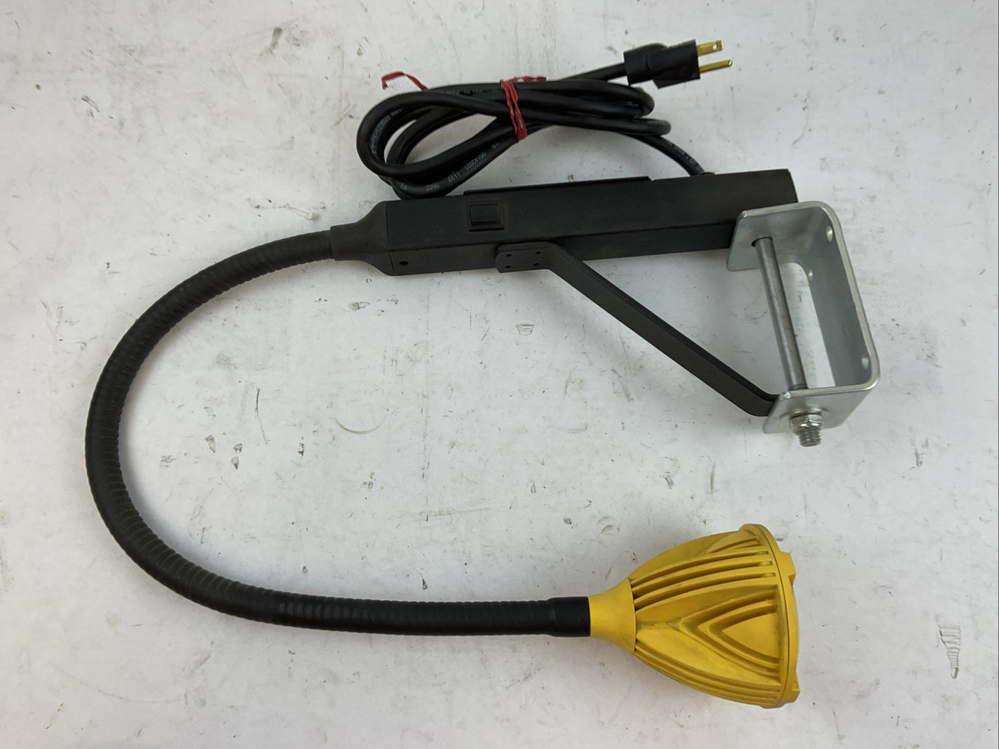 APS RESOURCE AP9750 ULTRA-FLEX LED DOCKLIGHT WITH PLUG 120VAC 50/60HZ 0.1A 11W