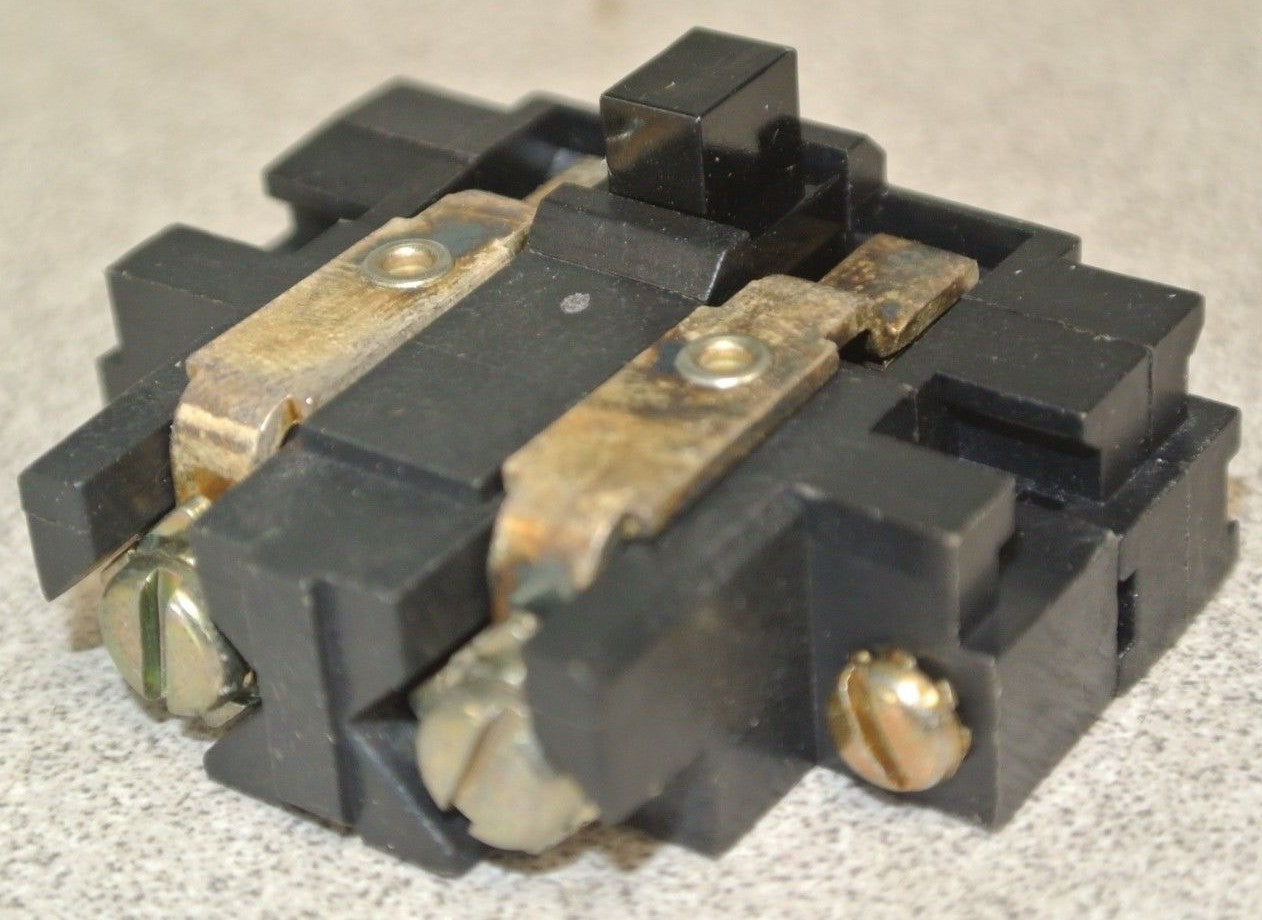 ALLEN-BRADLEY 595-A34 AUXILIARY CONTACT / 1 NO 1 NC / for SIZES 3-4 O/L RELAY