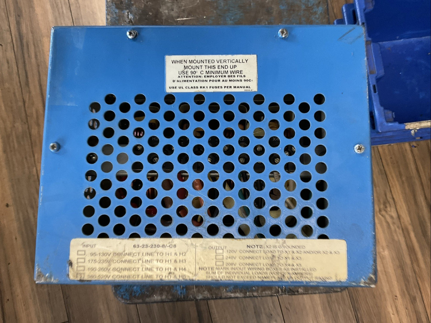 SOLA 63-23-230-8 MINI/MICRO COMPUTER REGULATOR OUTPUT 120/208/240V 3000VA