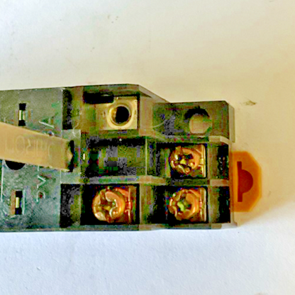 OMRON PYF08A RELAY SOCKET BASE 7A 250V  ***LOTOF4***