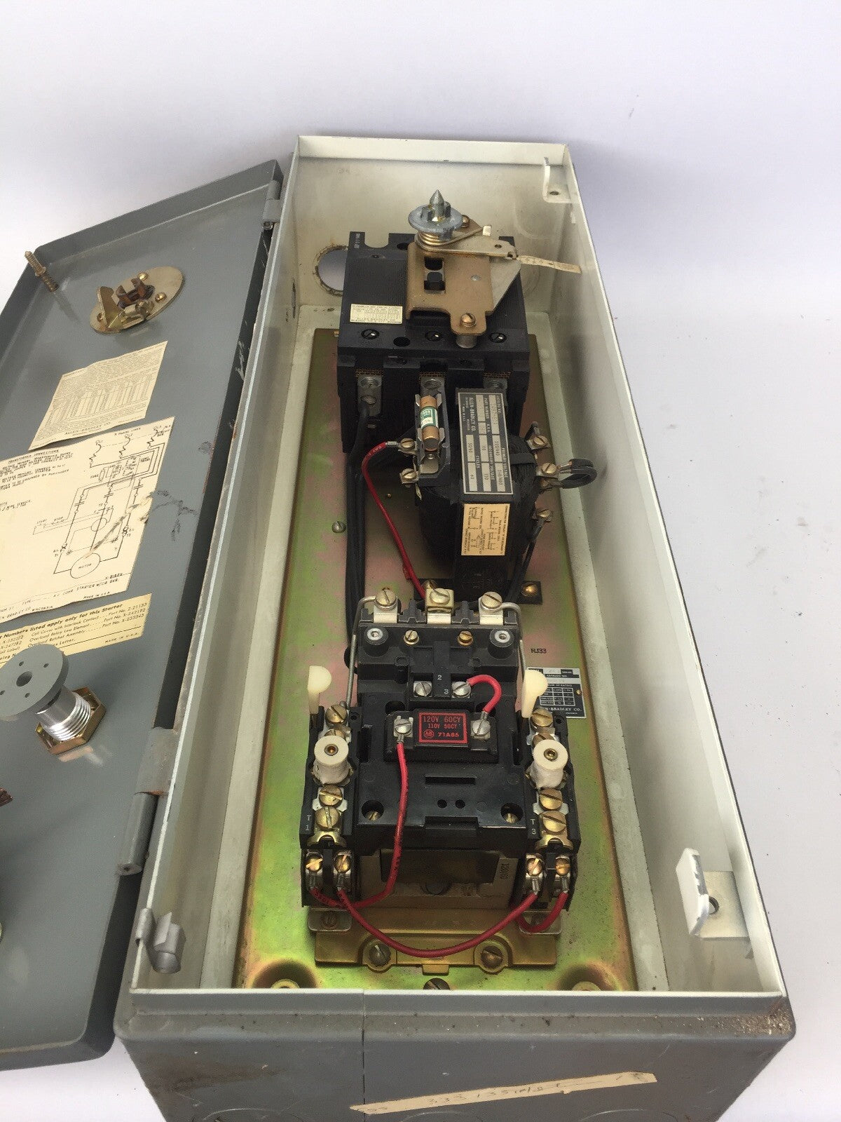 ALLEN BRADLEY 872239 COMBINATION STARTER 550V 10HP 3PH SIZE 1 BREAKER 3A