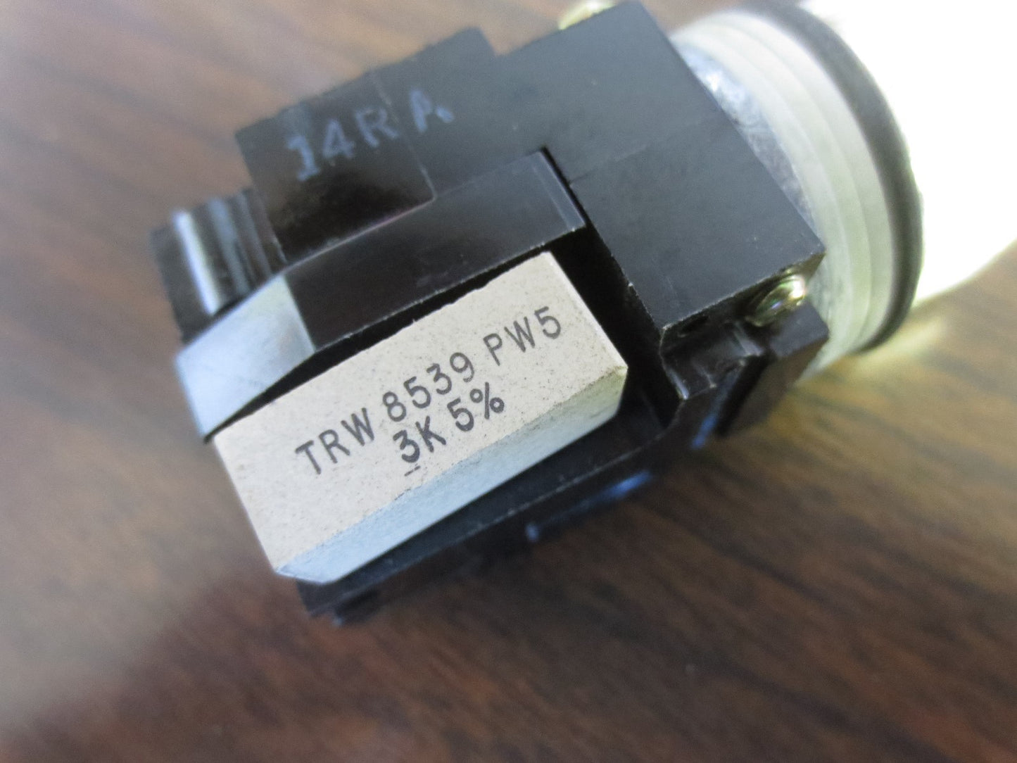 GENERAL ELECTRIC CR104E4224 MIN OILTIGHT ILLUM. PUSHBUTTON 120V - NEW SURPLUS