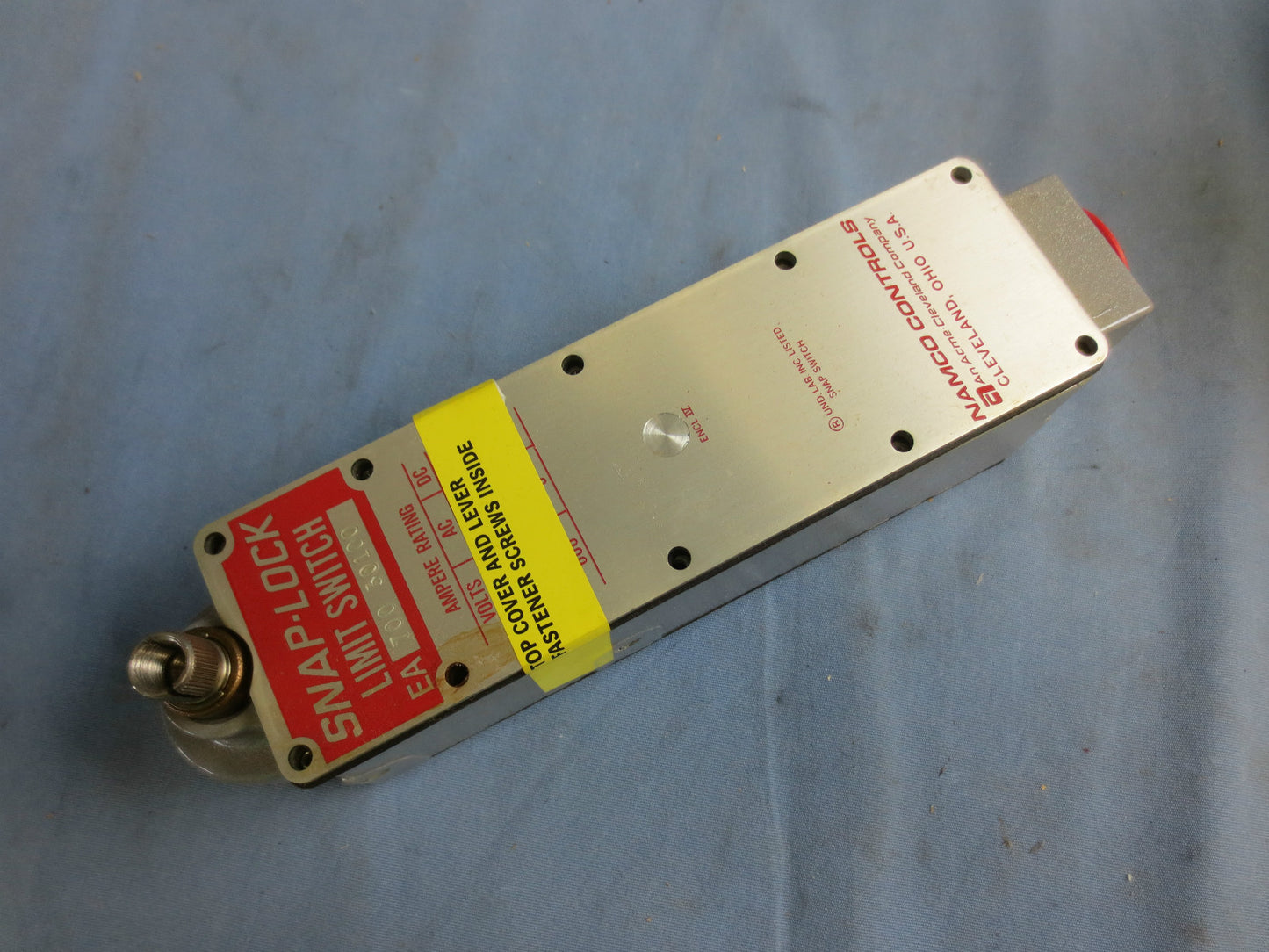 NAMCO EA700-30100 SNAP-LOCK LIMIT SWITCH - NEW SURPLUS