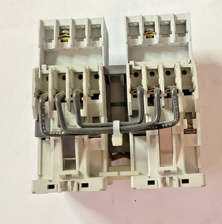 CUTLER HAMMER CE55AN3AB REVERSING  CONTACTOR SIZE A 3POLE 460V 7A 50/60HZ
