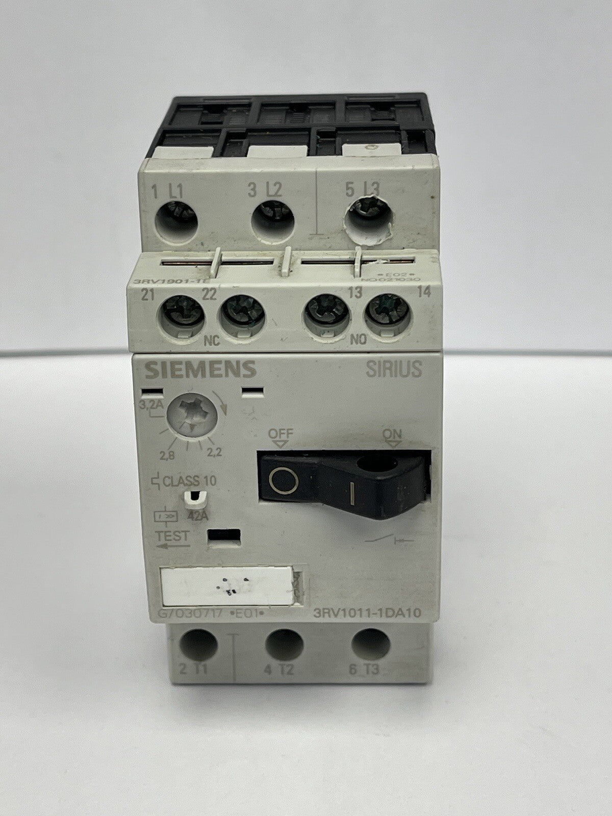 SIEMENS - 3RV1011-1DA10 - Motor breaker; 1.1kW; 220÷690VAC; DIN; SHt cir.rel 42A