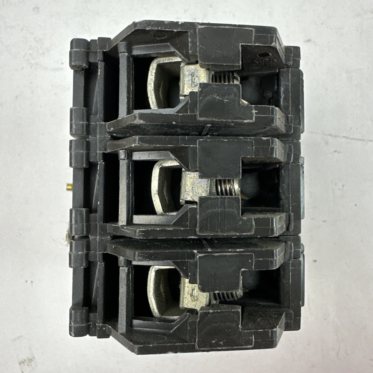 GE THQB32020 CIRCUIT BREAKER 20AMP 3POLE 240VAC