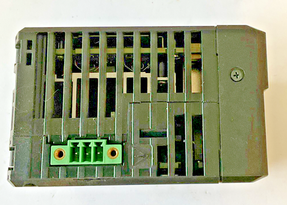 KEYENCE IV2-G30F SENSOR AMPLIFIER 24VDC 1.8A