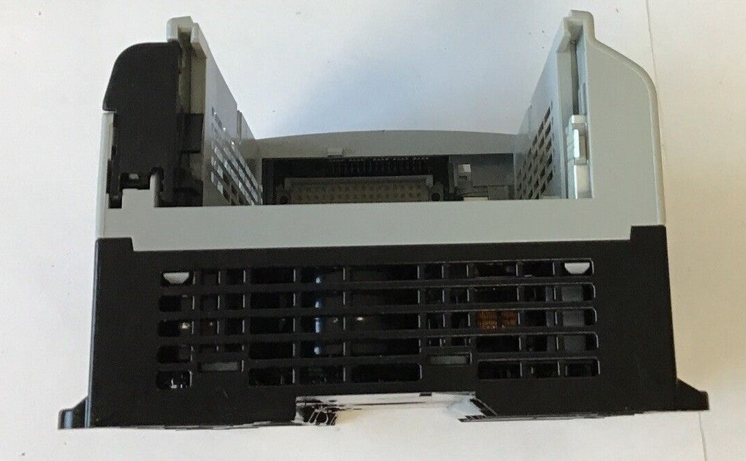 ALLEN BRADLEY 1764-24BWA 24 POINT CONTROLLER SER.B 24VDC 240VAC