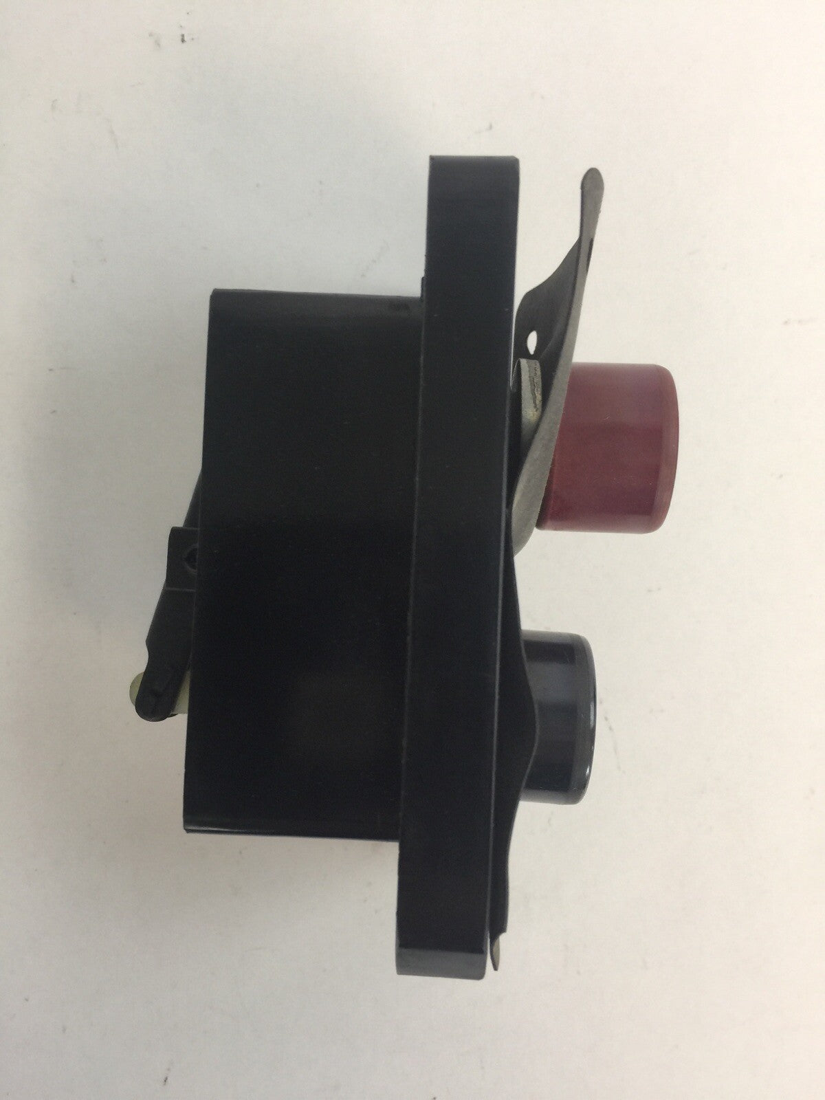 REES 580 START STOP BLACK RED PUSHBUTTON SWITCH
