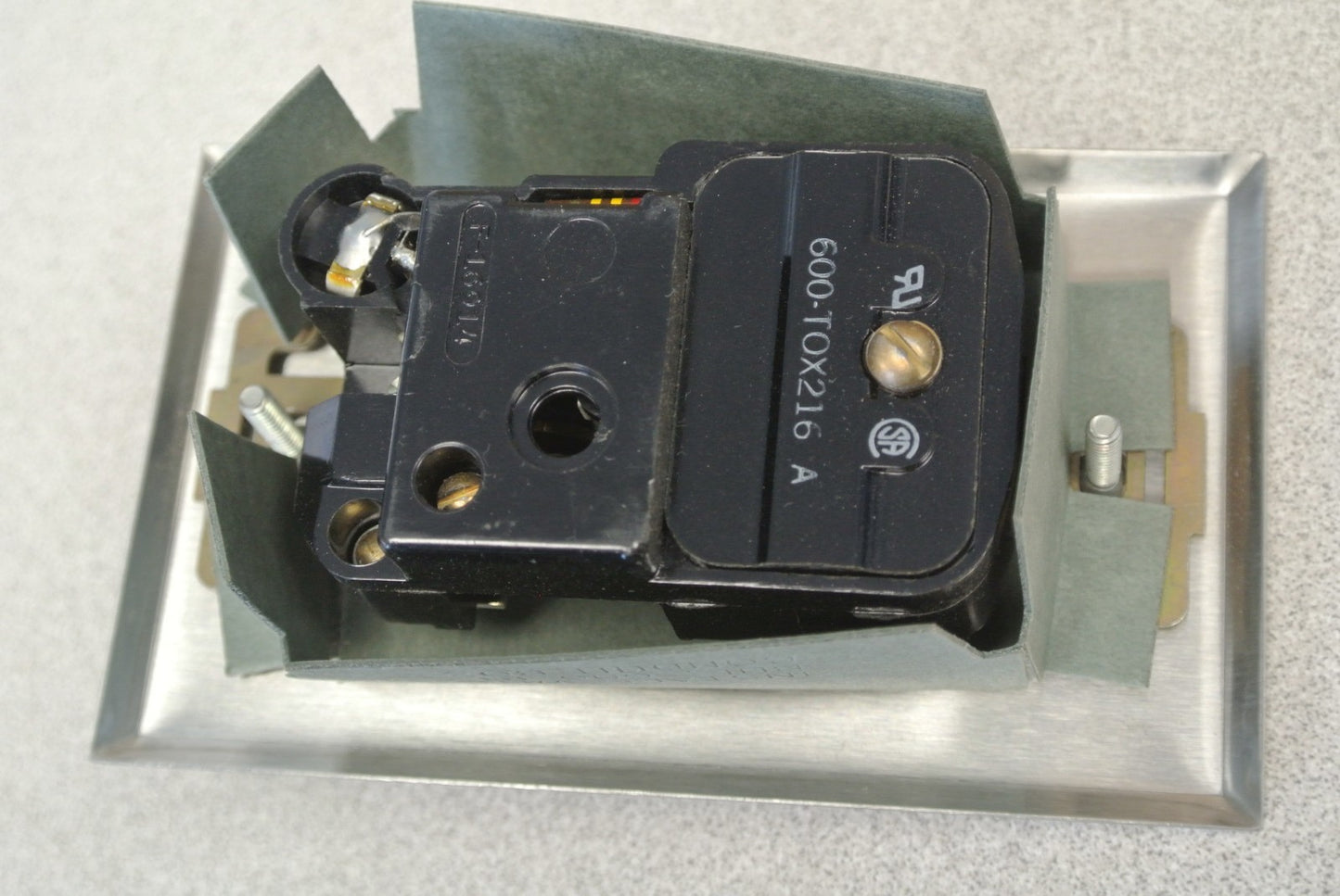 ALLEN-BRADLEY 600-TQX216 / MANUAL MOTOR STARTING SWITCH, TOGGLE / NEW SURPLUS