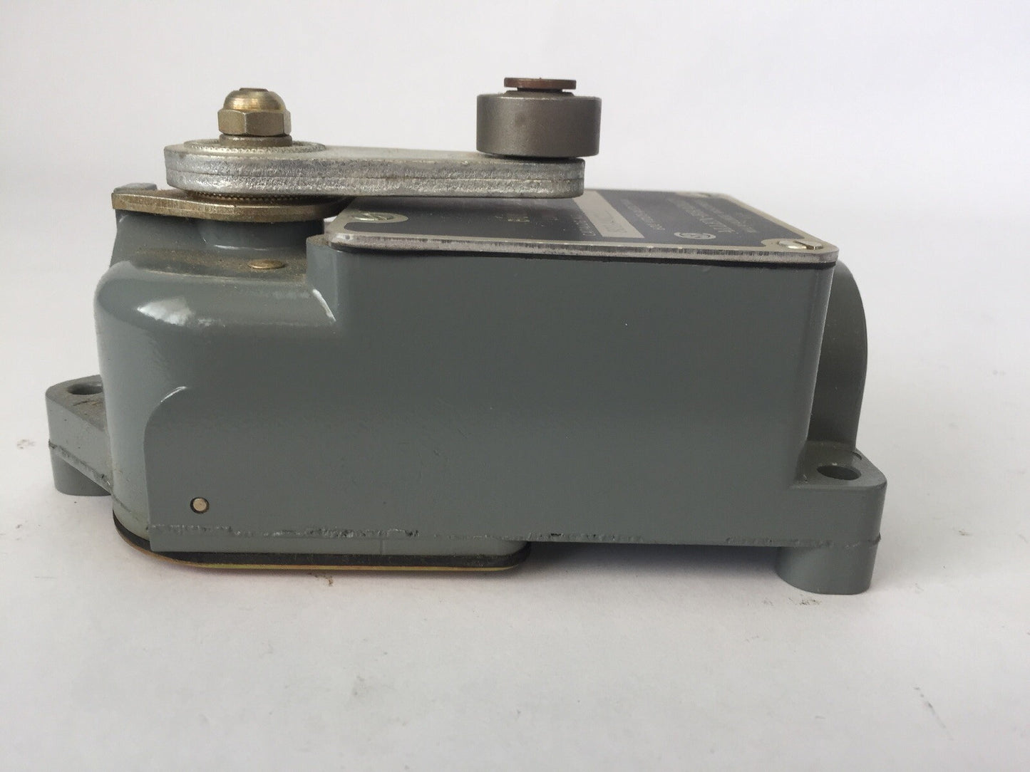 ALLEN BRADLEY 801-AMC211 LIMIT SWITCH 600 VOLTS AC-DC SERIES A