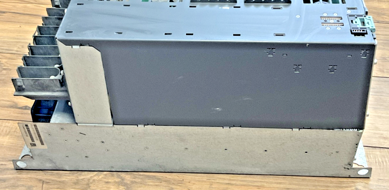 SIEMENS 6SL3210-1SE31-8UA0 FREQUENCY COVERTER/DRIVE VER.H POWER MODULE 340 480V