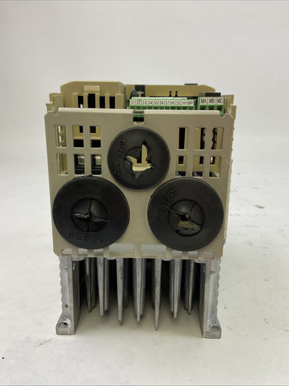 YASKAWA CIMR-VU4A0009FAA AC DRIVE OUTPUT 0-480VAC 3PH 8.8/7.2A INPUT 380-480VAC