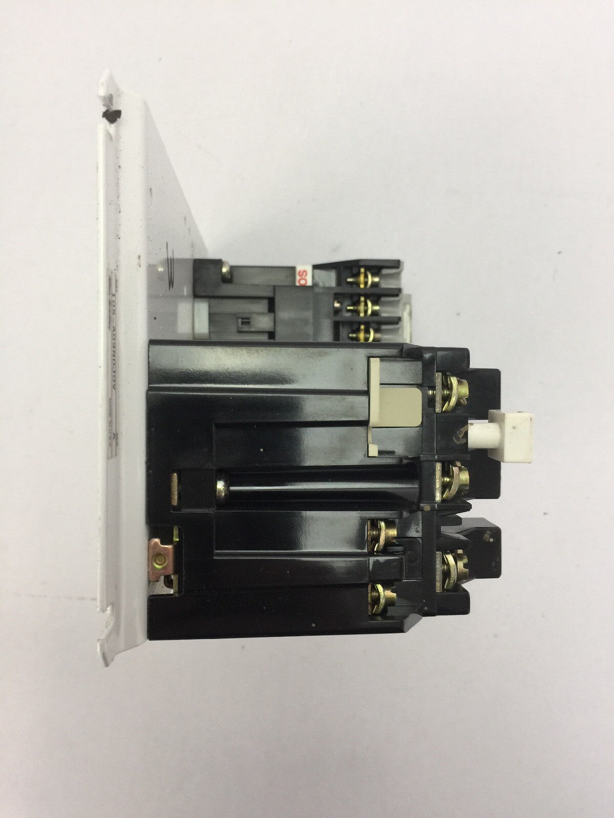 ALLEN BRADLEY 105-A09NDJ0V REVERSING STARTER 100-A09ND3 600VAC 9A 592-J0V16 W31