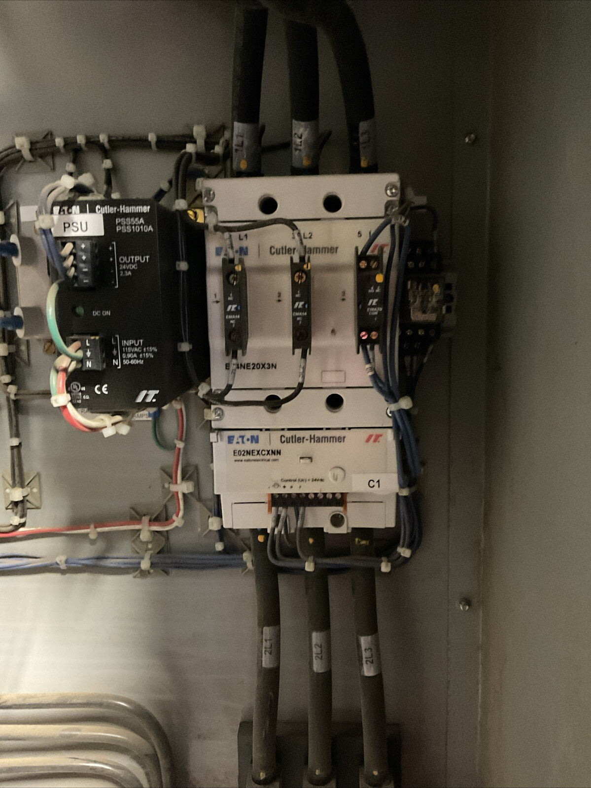 EATON CPX100.  100HP CUTLER  HAMMER DRIVE 480VAC 3PH HAMMSVX100A1-4A1N1 VFD