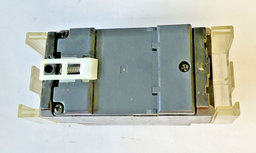 FUJI ELECTRIC EA32 BB2AEA-030 CIRCUIT BREAKER 30A 200VAC 2.5KA***LOTOF2***