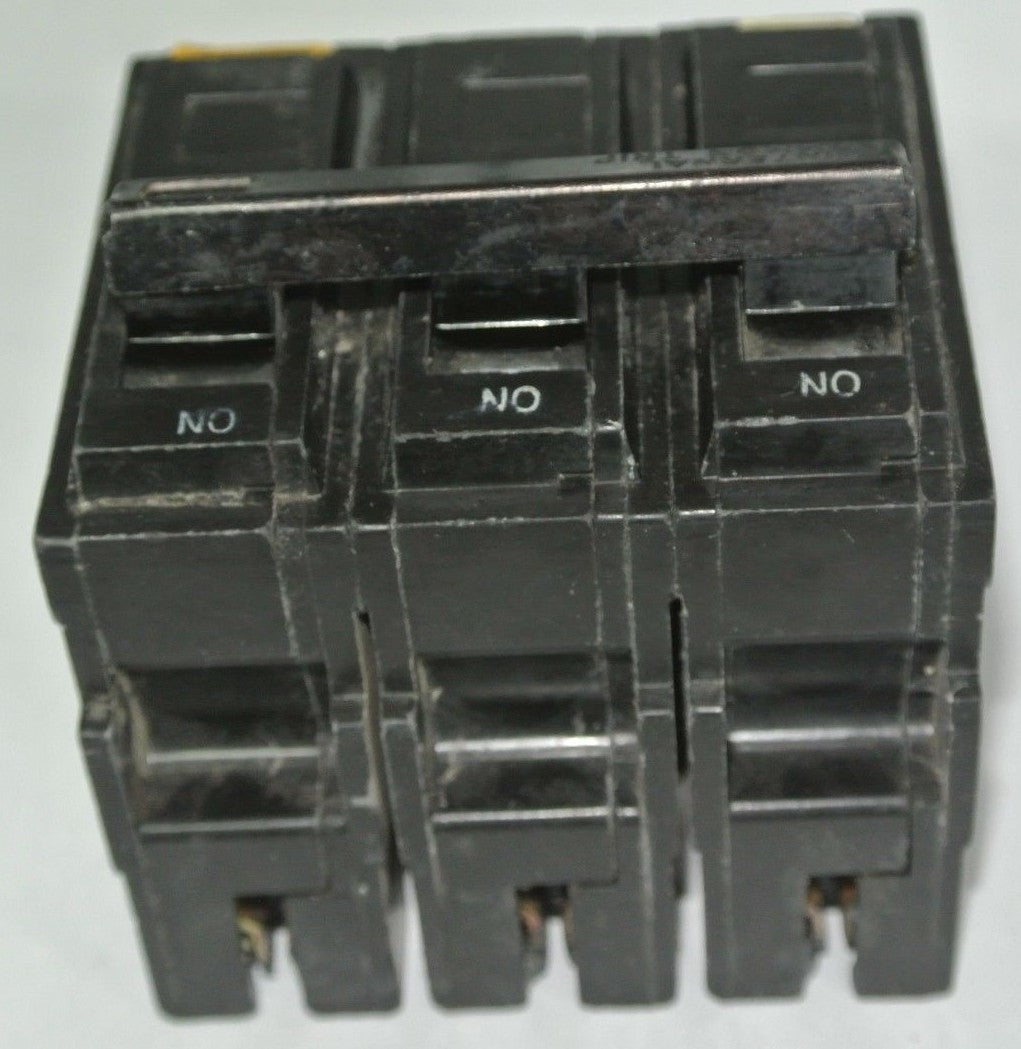 GGENERAL ELECTRIC CIRCUIT BREAKER - 3-POLE w/ COMMON TRIP - 20A