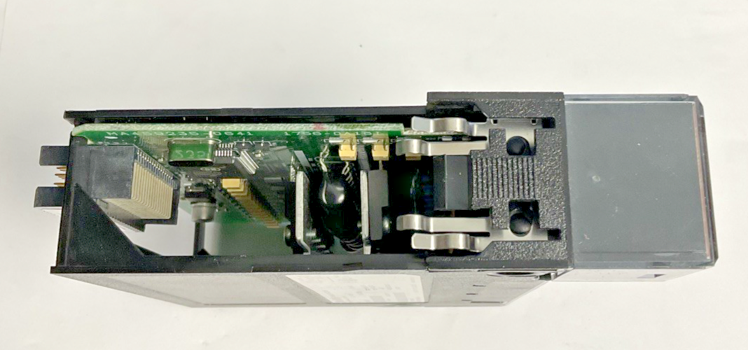 ALLEN BRADLEY 1756-OA16I CONTROLLOGIX  D/O MODULE 24VDC 240VAC**W/O TERMINALS**