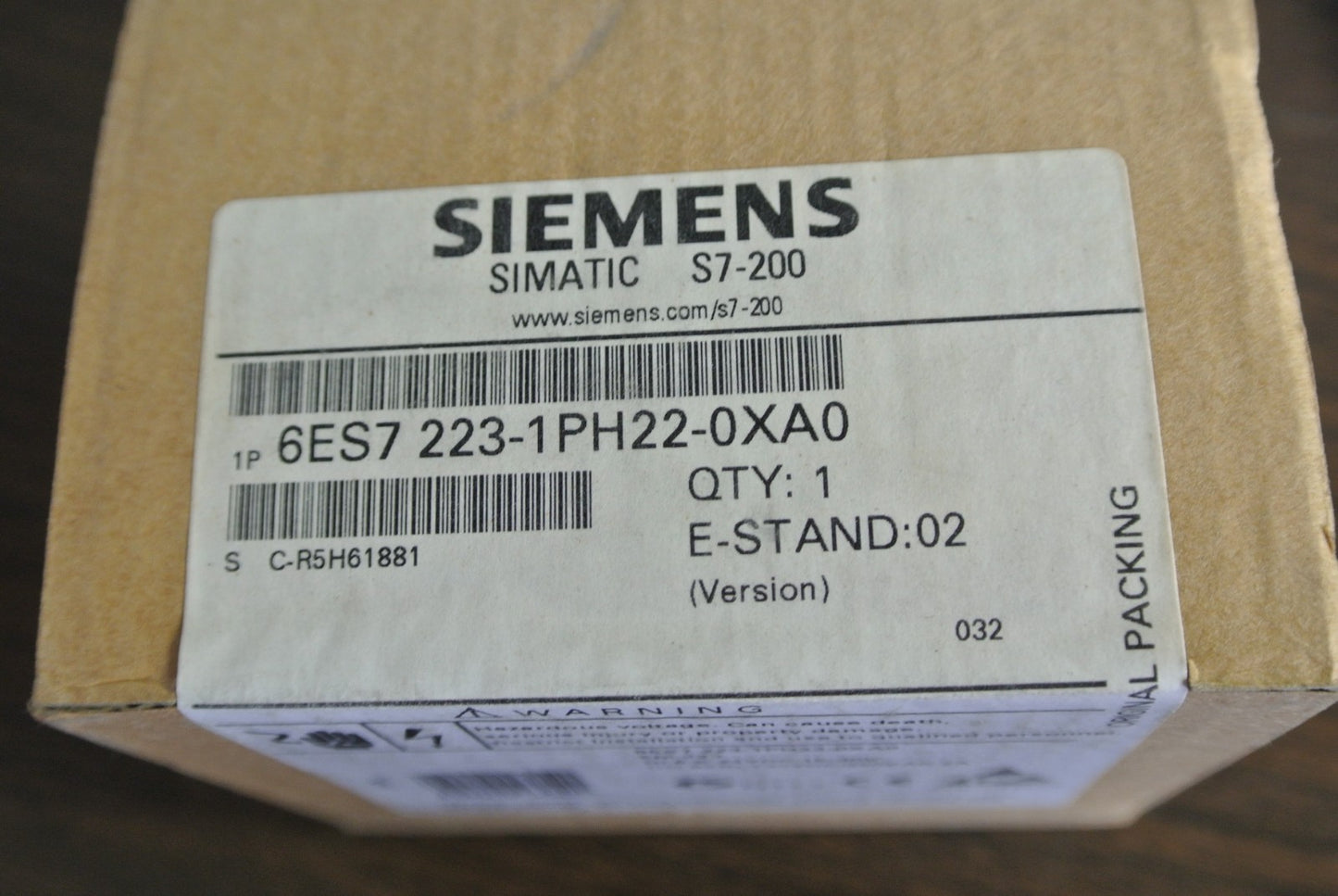 SIEMENS 6ES7 223-1PH22-0XA0  DIGITAL INPUT MODULE 8x24VDC, 15-30V  NEW SURPLUS