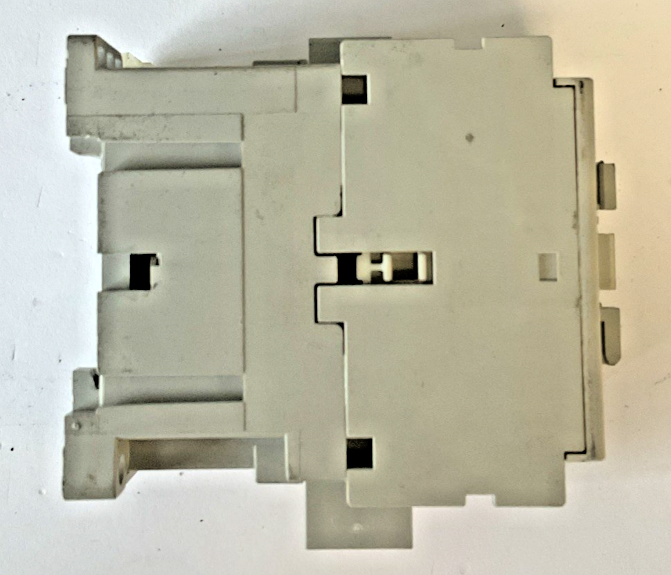 ALLEN BRADLEY 300-AO*930 CONTACTOR SER.C 600VAC SIZE 0