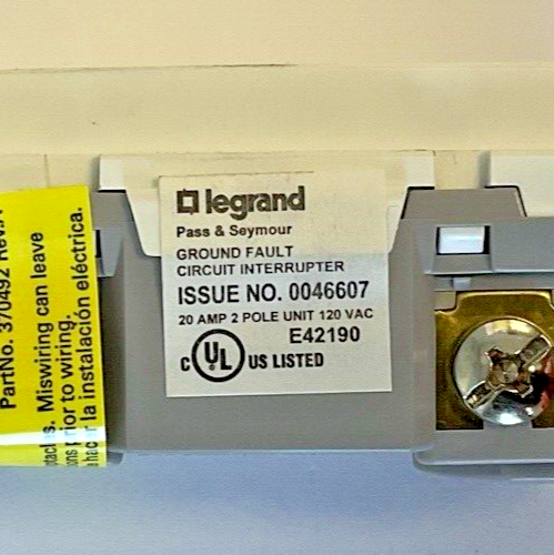 LEGRAND 2097W GFCI DUPLEX RECEPTACLE 20A 125VAC 60HZ RADIANT****LOTOF5****