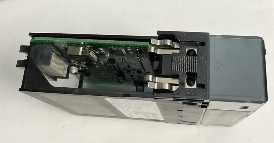 ALLEN BRADLEY 1756-OV16E DC OUTPUT 30VDC SINK SER.A