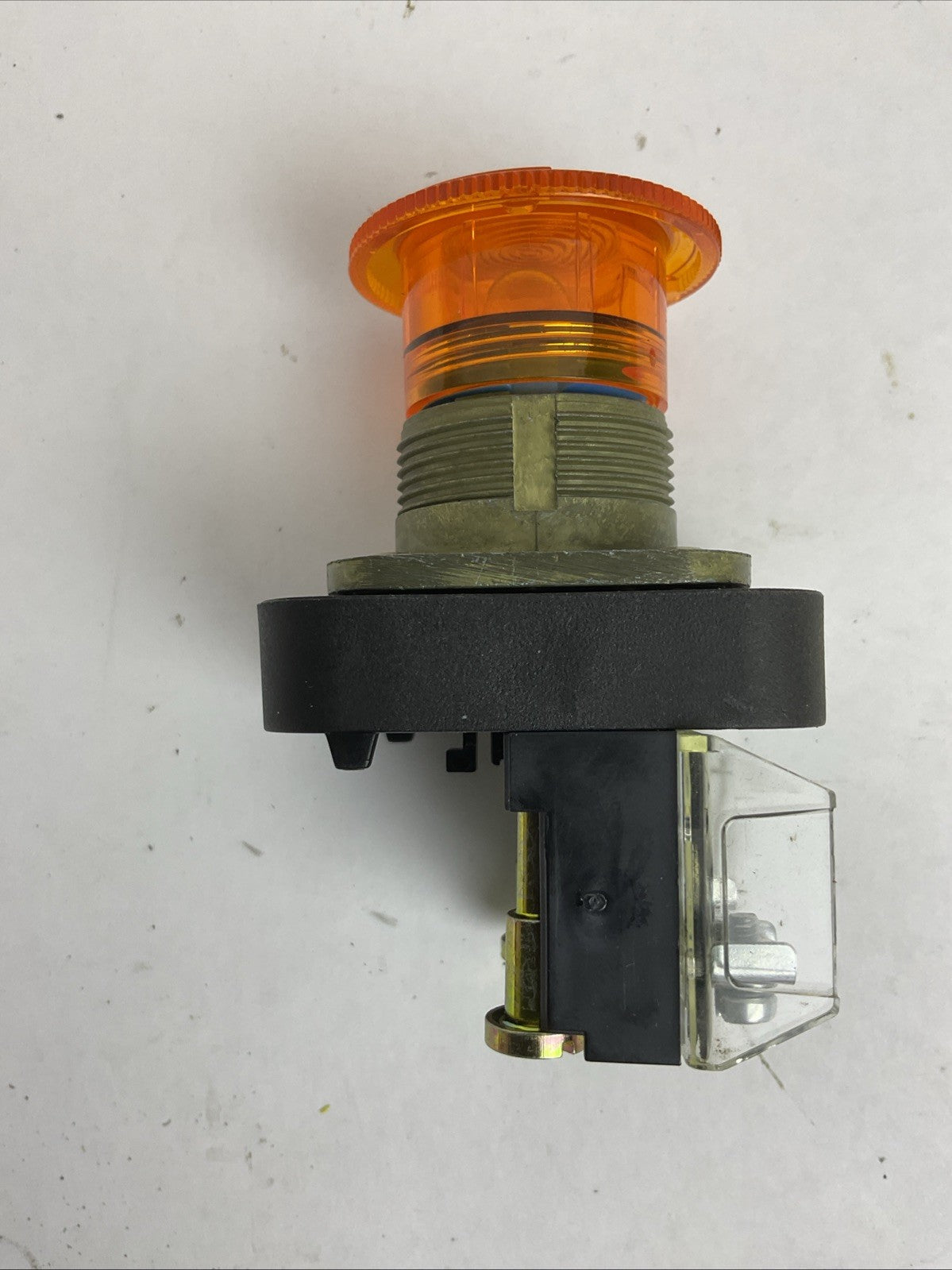 ALLEN BRADLEY 800T-FXTQ12A SER T 12V AMBER CAP 2 POSITION TWIST-RELEASE PUSHBUTT