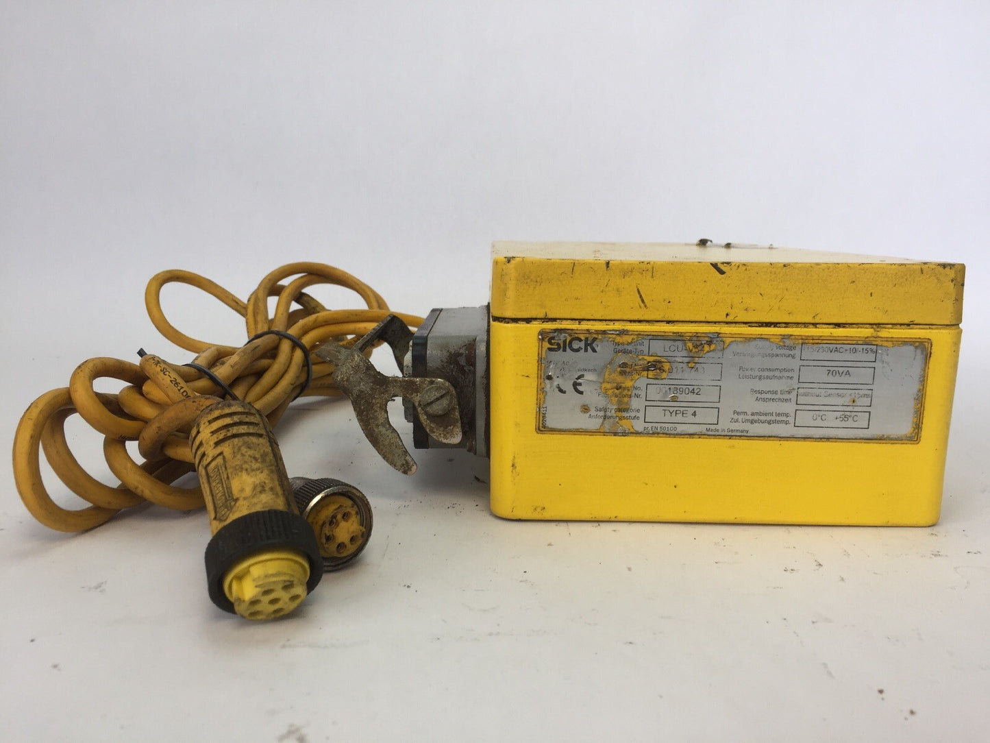 SICK LCU-V343 SENSOR SAFETY CONTROL 6011743 115/230VAC+10/-15% 70VA TYPE 4
