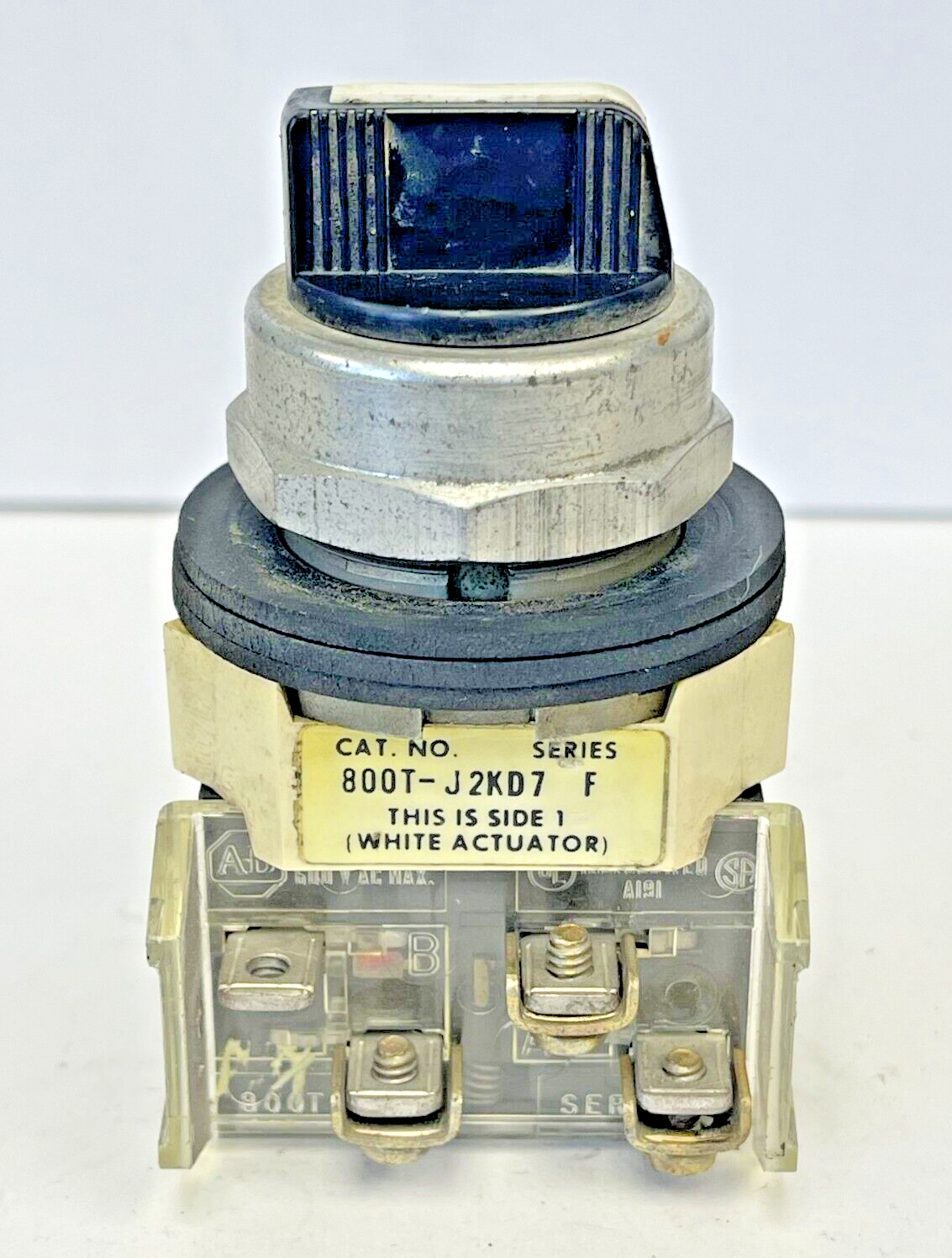 ALLEN-BRADLEY - 800T-J2KD7- SERIES F - SELECTOR SWITCH - KNOB