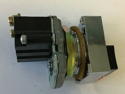 CUTLER HAMMER E30DF COMPACT PUSHBUTTON OPERATOR WIND. LIGHT 120VAC-DC SERIES A4