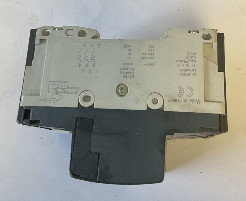 MERLIN GERIN NG125N CIRCUIT BREAKER 32A 690V CAT.A
