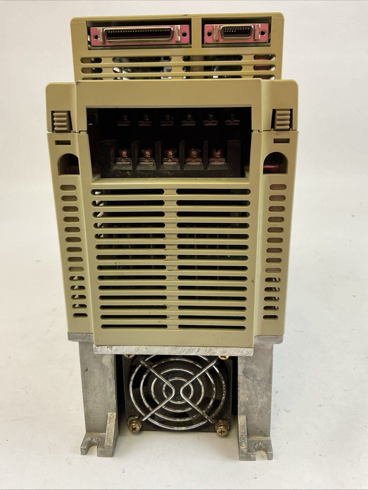 YASKAWA SGDB-10ADG SERVOPACK OUTPUT 0-230VAC 7.1A INPUT 200-230VAC 8.0 SERVO AMP